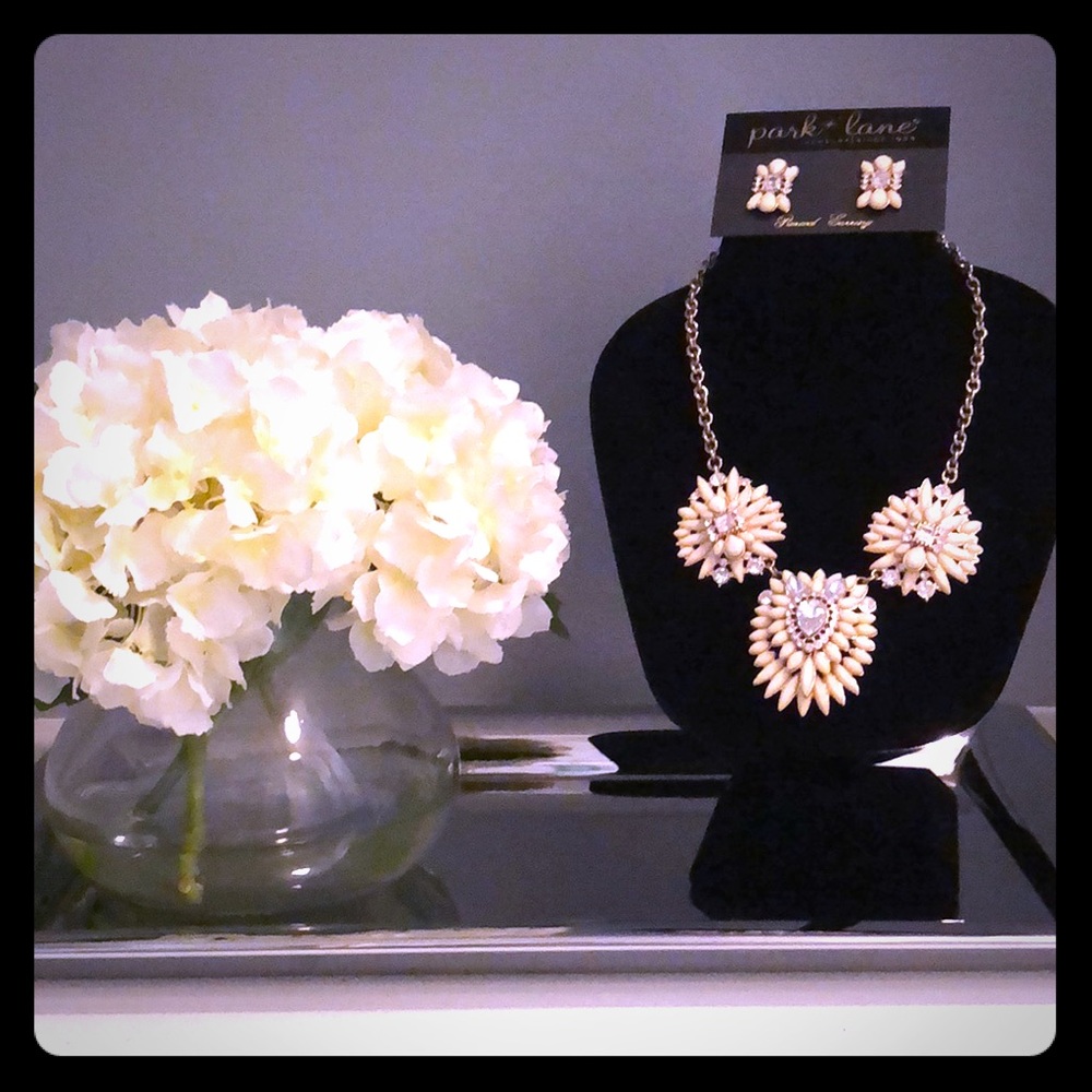 Park Lane “Ivoire” Necklace and Earring Set